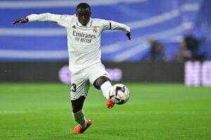 Quyết định không tiếp tục với Ferland Mendy